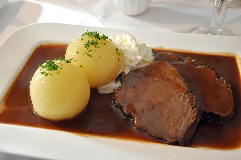 Riether Sauerbraten mit Klößen